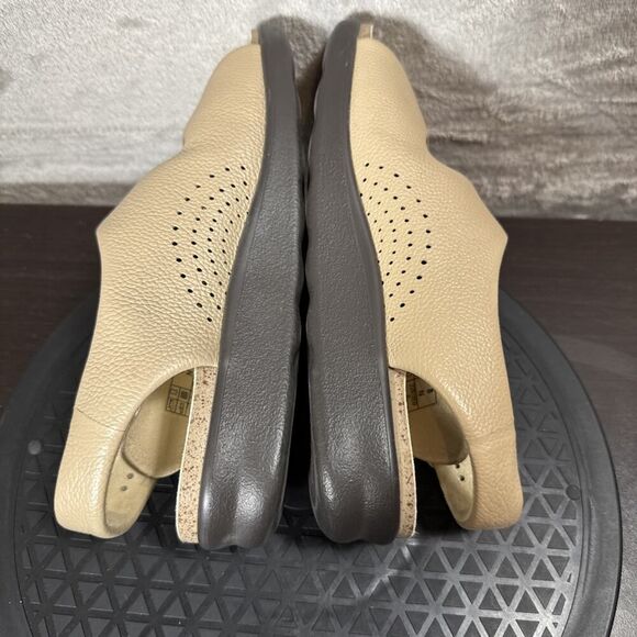 SAS Womens Size 8N Relaxed Beige Leather Flats Sandals Comfortable Orthopedic - Picture 8 of 10